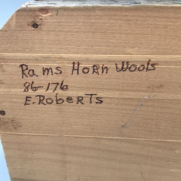 Rams Horn Wools Handmade & Signed Felted Wool 13 pc Nativity w/ Wooden Crèche - Picture 8 of 11